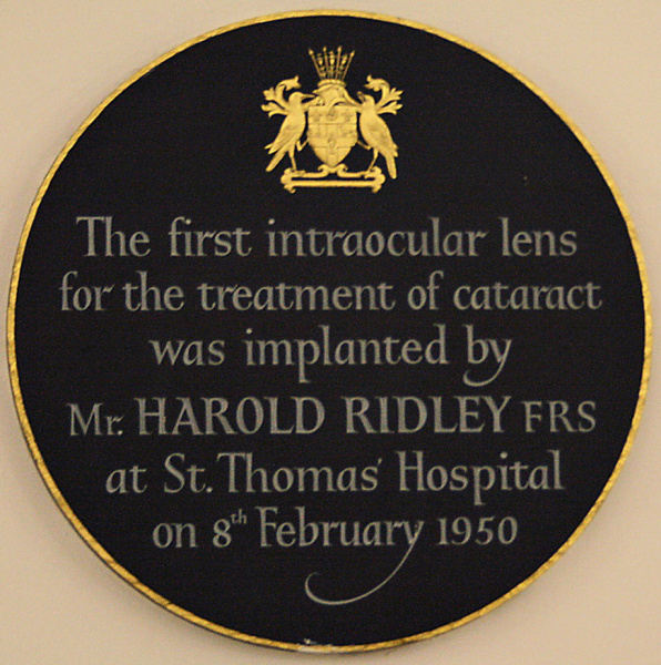 File:Plaque for Harold Ridley.jpg