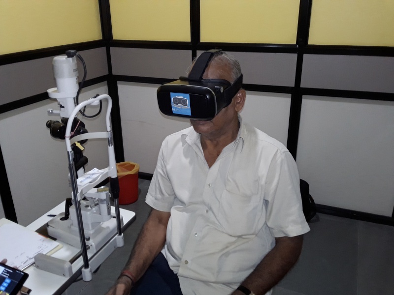 File:PeriScreener VR Perimetry-Dr John.jpg