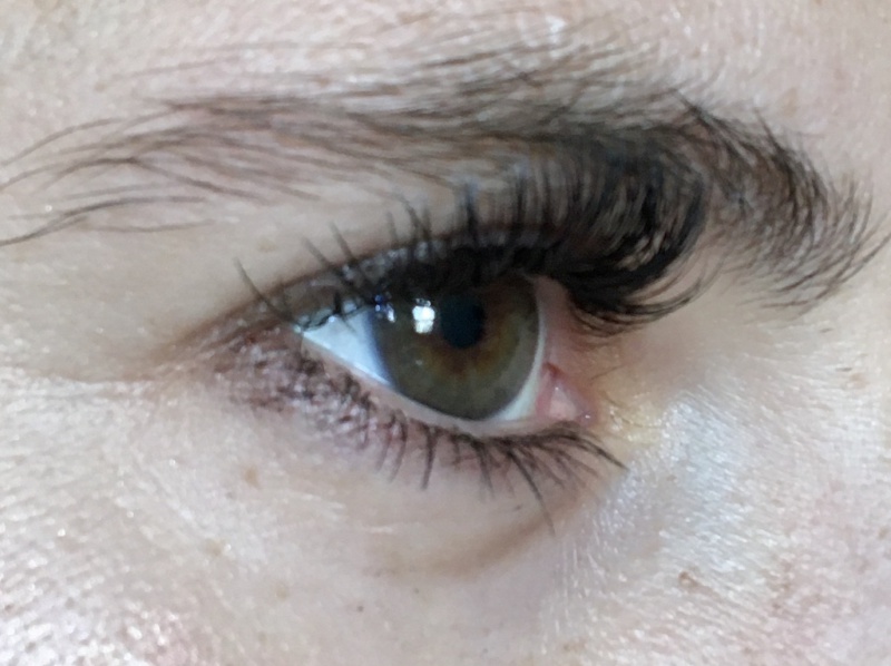 File:Eyelash Extensions.jpg